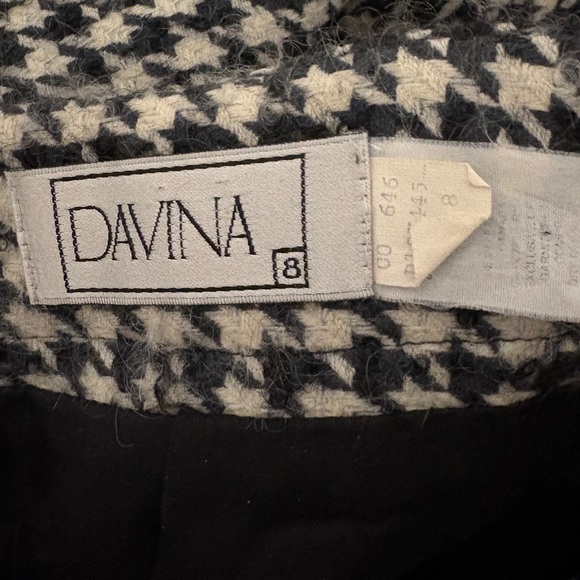 Classic Vintage Mohair and Wool Black and Ivory Houndstooth Skirt - Picture 7 of 8